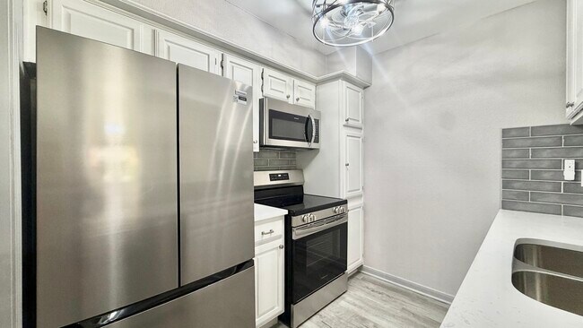 Building Photo - 1311 Antoine Dr