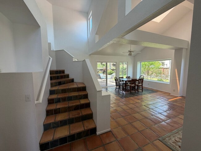 Building Photo - Beautiful 3 bed/3 bath In San Clemente