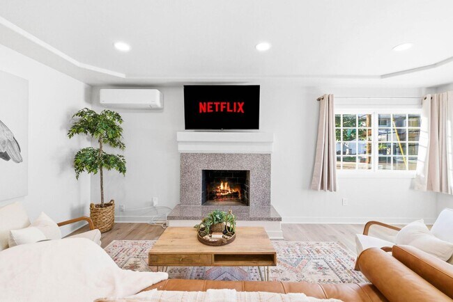 Building Photo - 765 Elkwood Ave