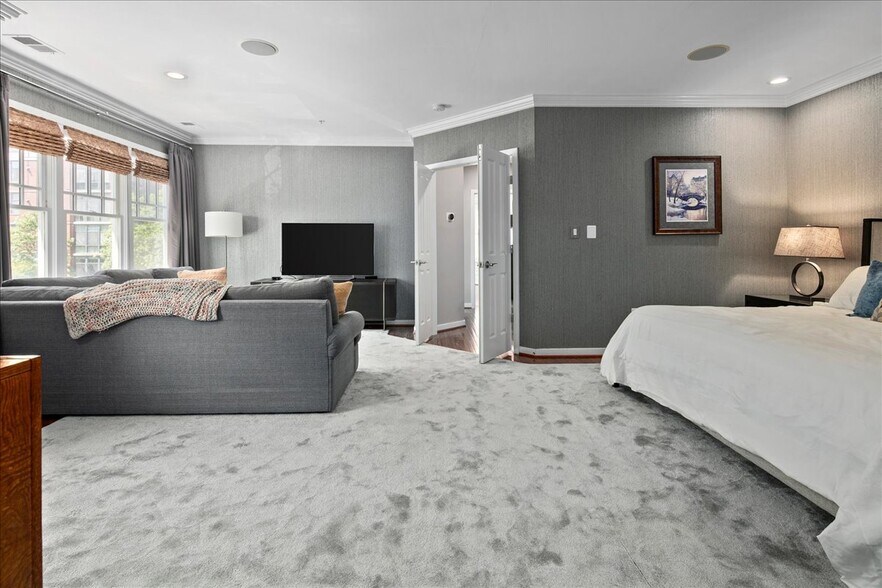 Building Photo - 2863 11th St N