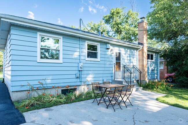 Building Photo - 711 N 3rd Ave