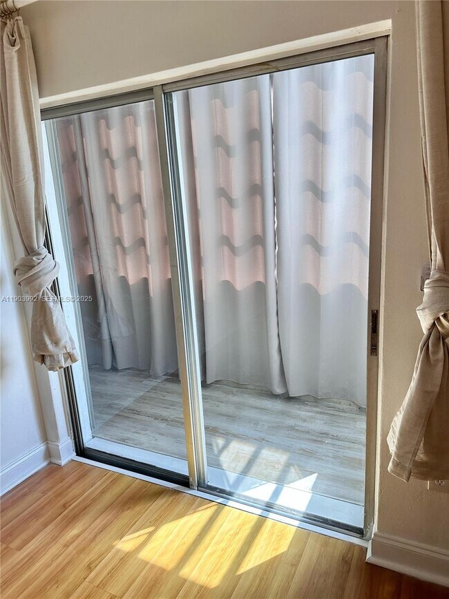 Building Photo - 2498 SW 17th Ave