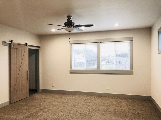 Building Photo - Lovely Home in New Community 10 min North of Redding!