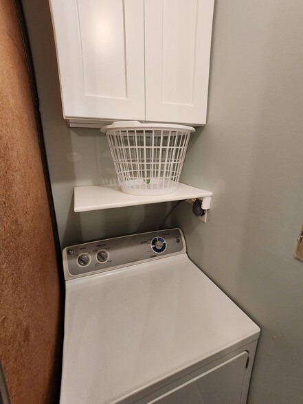 Washer/dryer included - 49 Fairview Cir