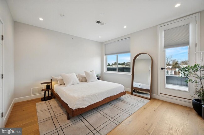 Building Photo - 331 Fountain St