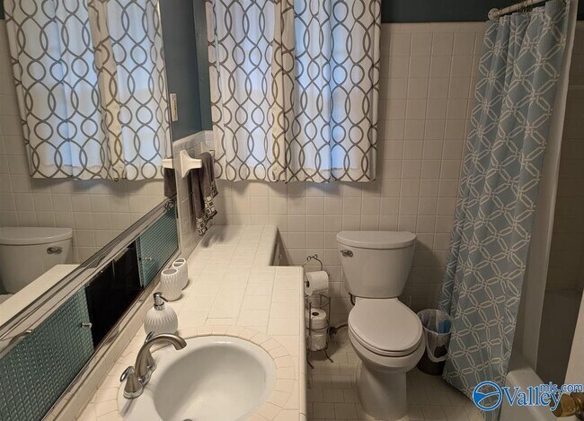 Building Photo - 2222 Matthews St SE