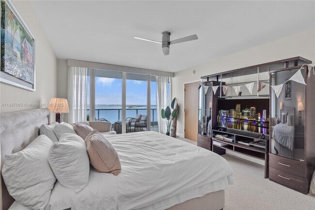 Building Photo - 1331 Brickell Bay Dr