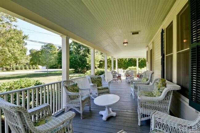 Building Photo - 51 Quogue St