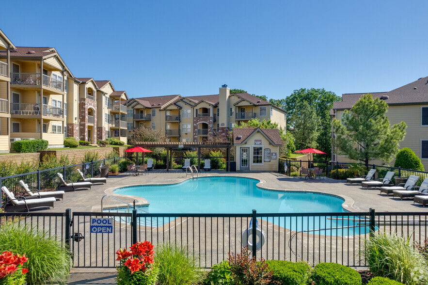 Pool Area - Tuscany Hills at Nickel Creek