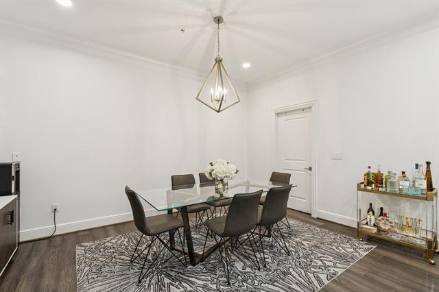 Building Photo - 6605 Bandera Ave