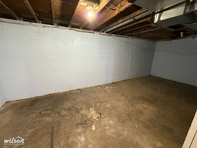 Building Photo - 3-Bedroom House with Basement Space!