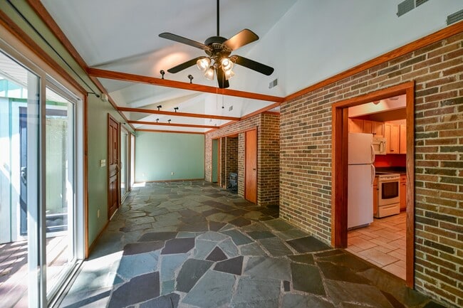 Building Photo - 6605 Jeff Ln