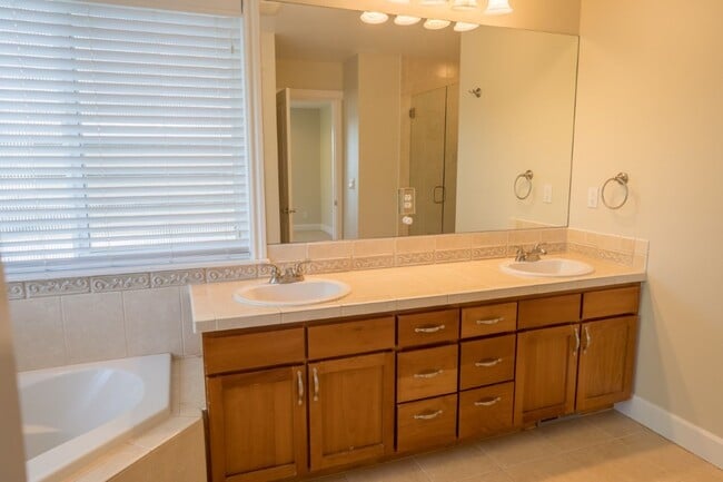 Building Photo - 4Bd/3.5Ba Seattle House