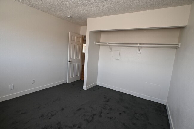 Building Photo - 1512 Cobb Ln