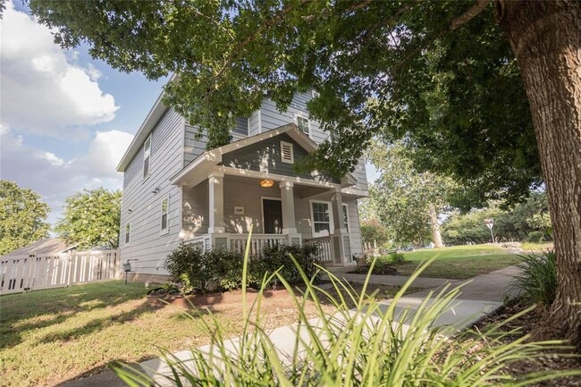 Building Photo - 1059 Powell