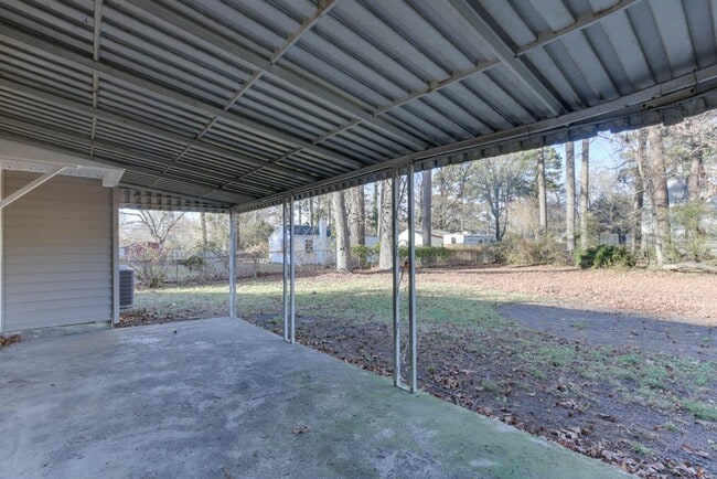 Building Photo - Charming Renovated Home with Modern Upgrades and Spacious Yard!