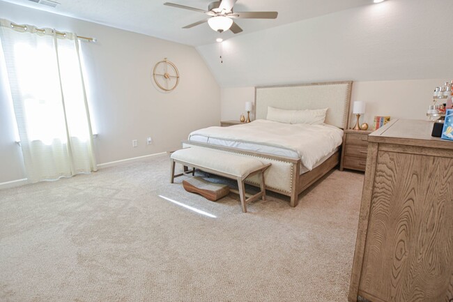 Building Photo - Pet Friendly Three Bedroom in Pleasant View!