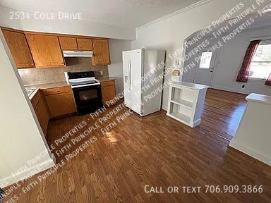 Building Photo - 2534 Cole Dr