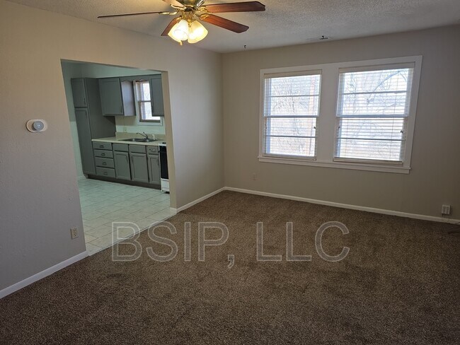 Building Photo - 1141 NE Chester Ave