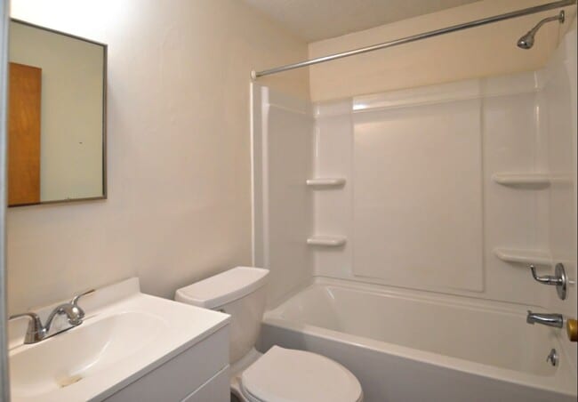 Building Photo - 1917 #16 Rainbow FRST