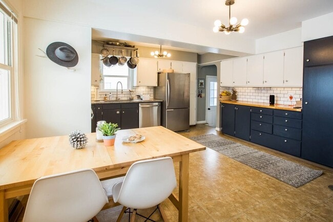 Building Photo - $3,000 - 4 bed / 2 bath Centrally Located Single Family Home in Missoula