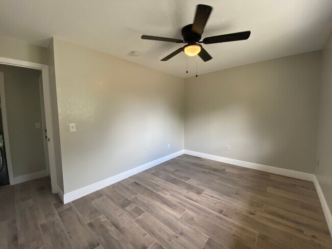 Building Photo - 2210 Marilyn Ln