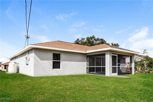 Building Photo - 1629 NW 5th Pl