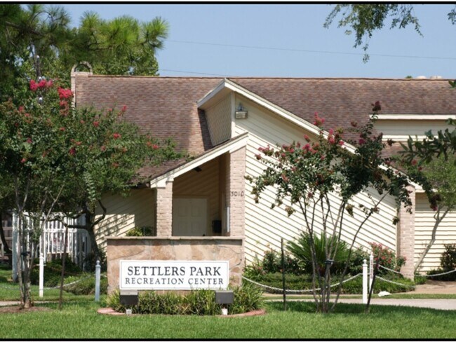 Building Photo - 3107 Wagon Trail Dr