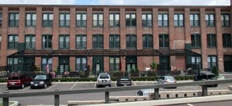 Building Photo - 200 Lincoln Ave