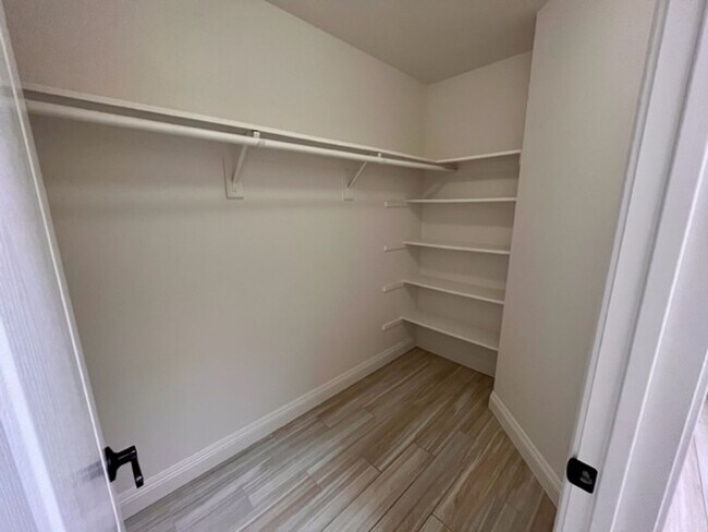Building Photo - $2,495 Maple & Behymer, 3 Bedroom Home - N...