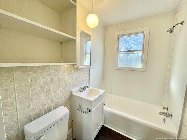 Building Photo - 117 Woodside Ave