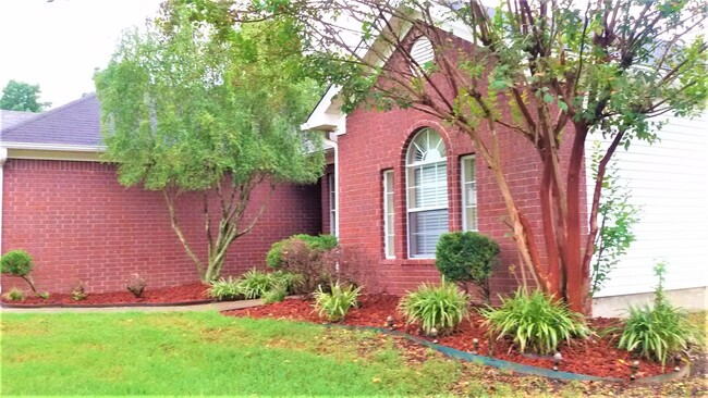 Building Photo - A NIce Home Waiting For You In Benton!