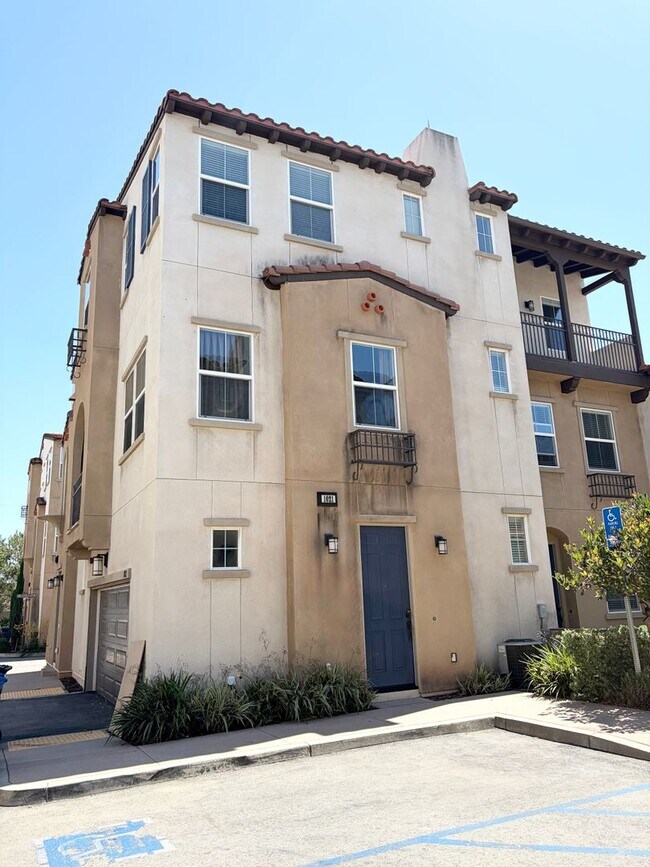 Building Photo - 1021 Chandler Dr
