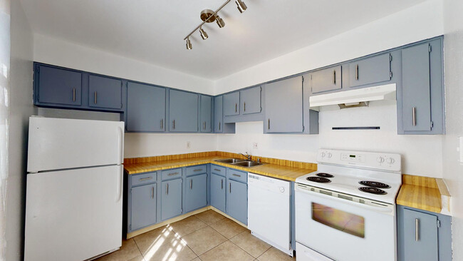 kitchen - 7501 Pennsylvania Ln NE