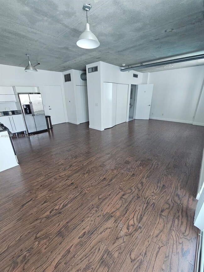 Building Photo - 690 SW 1st Ct