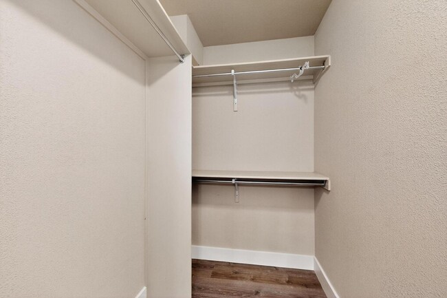 Building Photo - Two story 3 bedroom 2.5 bath in Santa Tere...