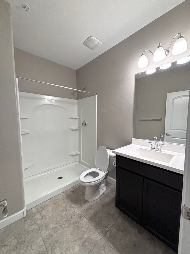 1st floor master bathroom - 1255 N Arizona Ave