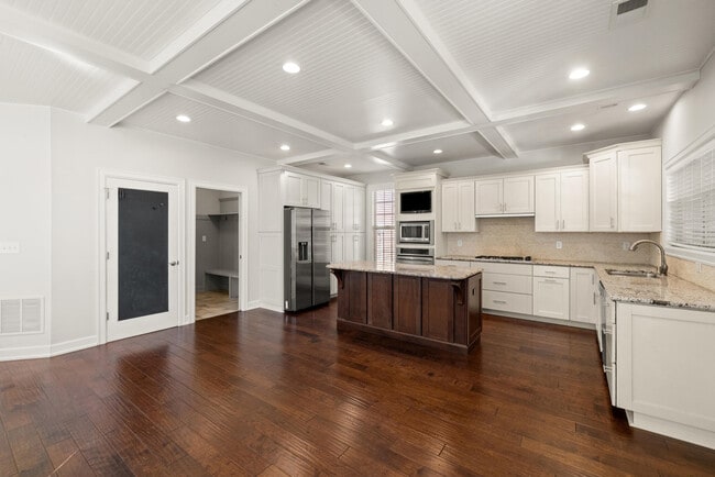 Building Photo - 916 Star of Danube Way