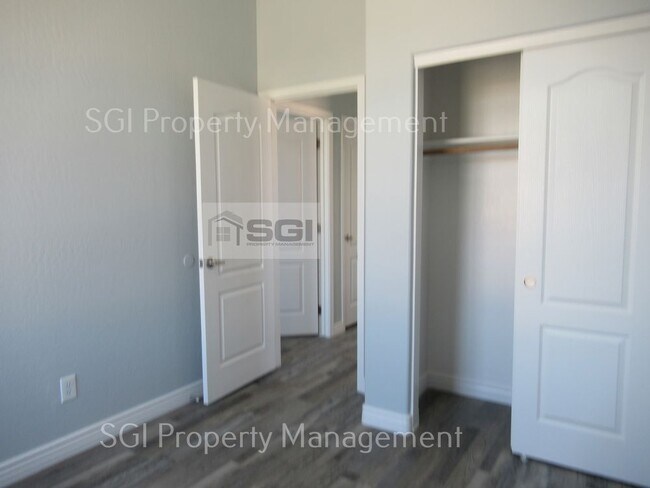 Building Photo - UPGRADED 3 BR CHANDLER HOME!