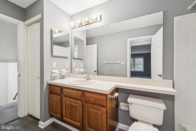 Building Photo - 606 Oswego Ct