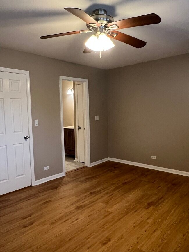 Building Photo - 447 Kilkenny Ct