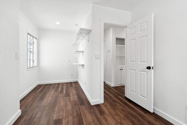 Building Photo - Newly Remodeled West Valley 2 Bed Duplex -...