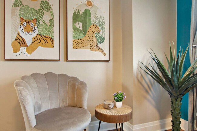 Building Photo - 3446 N Ozark Ave