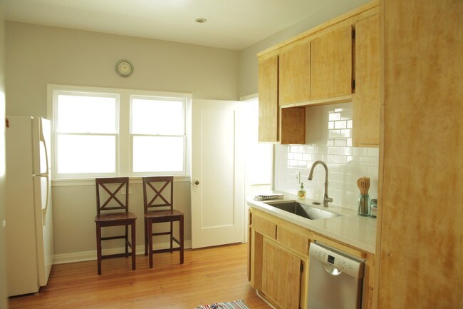 Primary Photo - 1158 N Westmoreland Ave