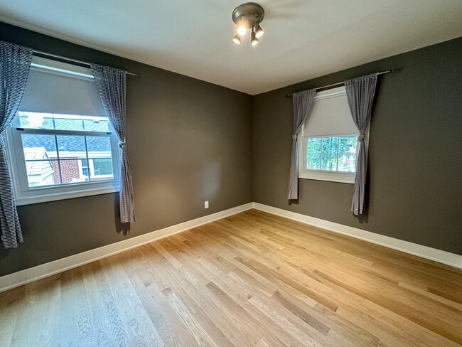 Building Photo - 2739 Woodley Pl