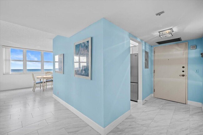 Building Photo - 5440 N Ocean Dr