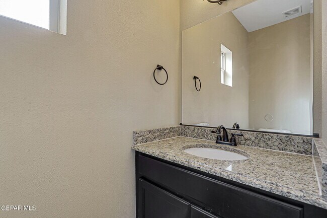 Building Photo - 2436 Eastern Sky St