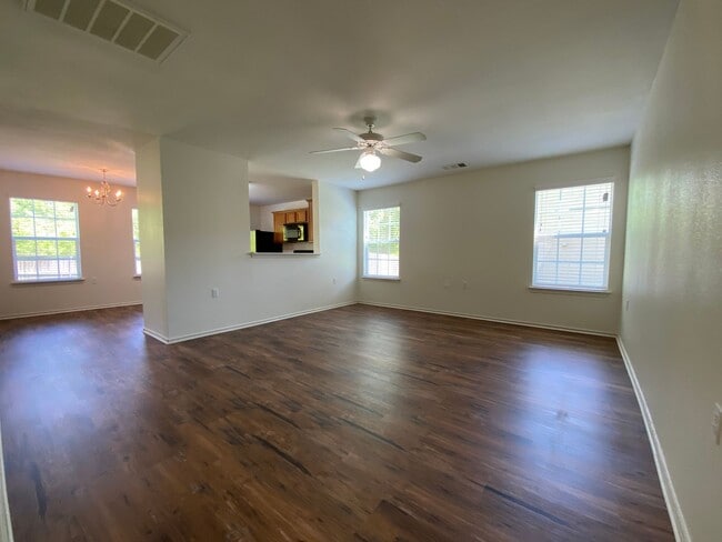 Building Photo - 4 Bedroom in Thaxton Place