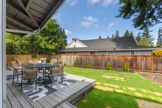 Building Photo - Fully Remodeled 4BR Rambler in Private Fed...