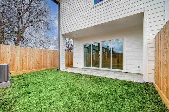 Building Photo - 2133 Naomi St